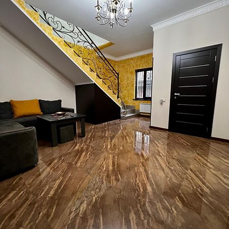 New , Comfortable 3 Bedroom House Yerevan Luaran gambar