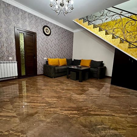 New , Comfortable 3 Bedroom House Yerevan Luaran gambar