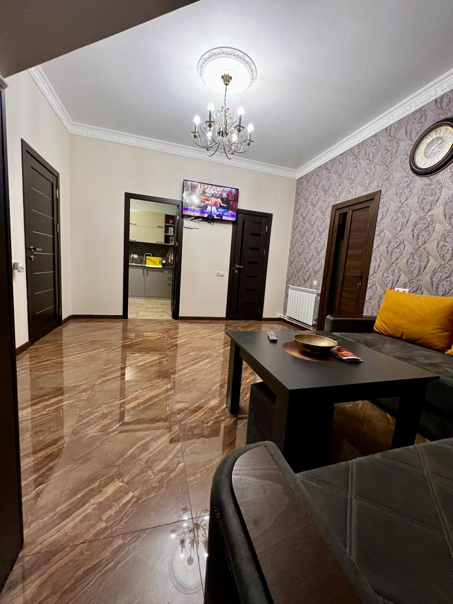 New , Comfortable 3 Bedroom House Yerevan Luaran gambar