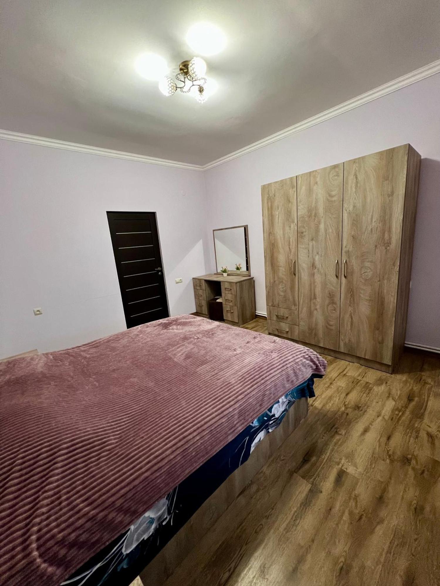 New , Comfortable 3 Bedroom House Yerevan Luaran gambar