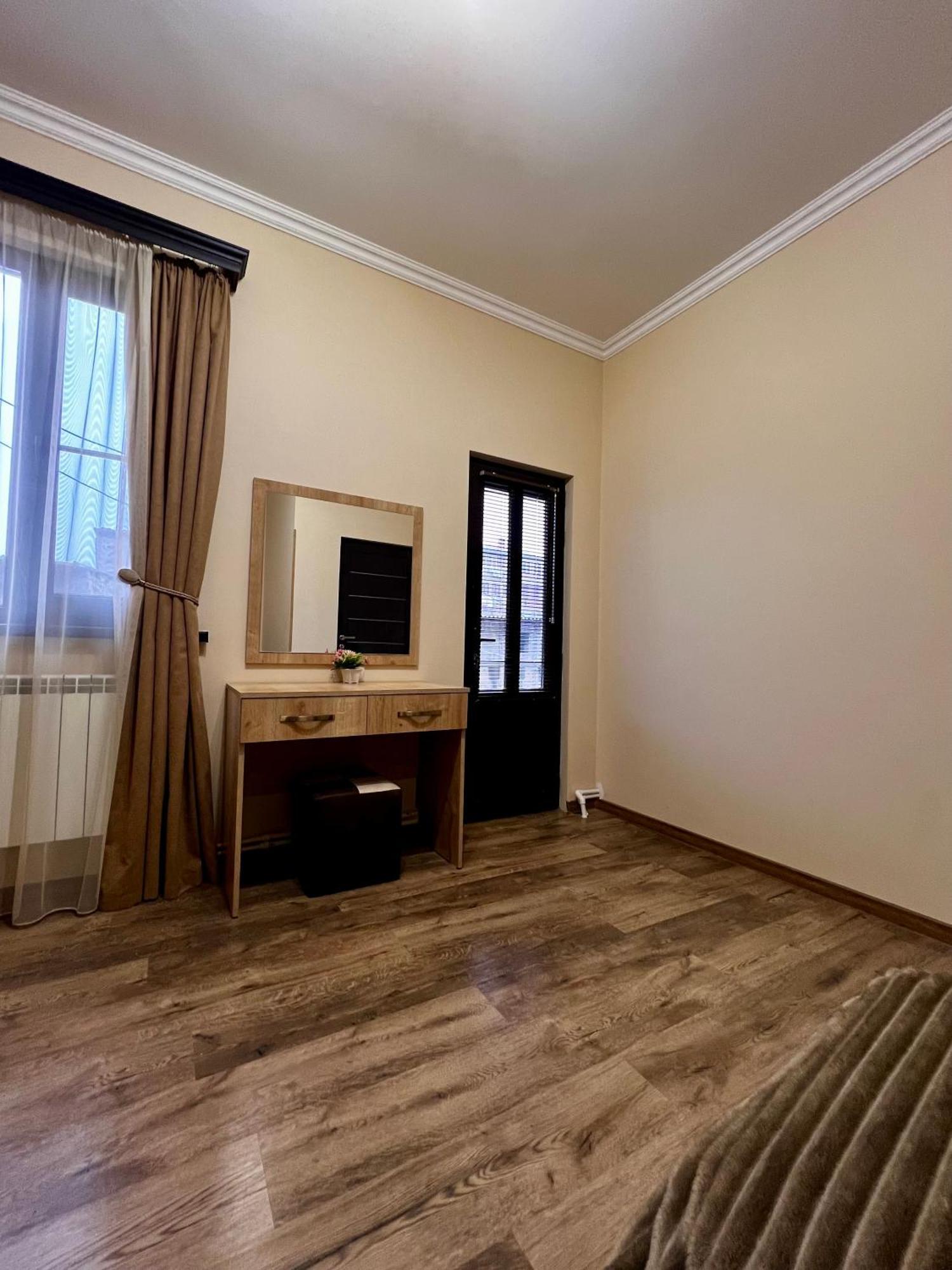 New , Comfortable 3 Bedroom House Yerevan Luaran gambar